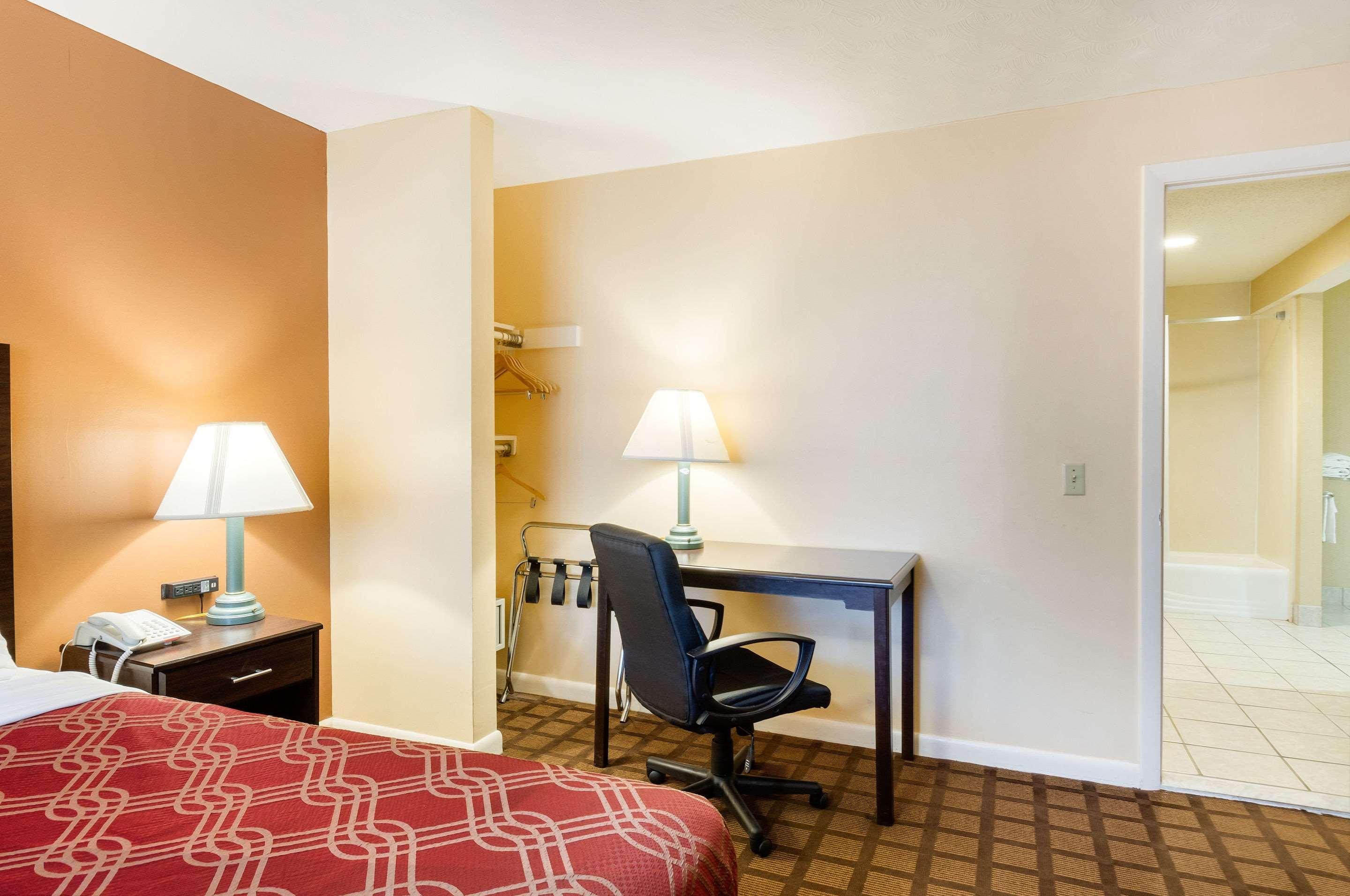 Econo Lodge Boston-Malden Zewnętrze zdjęcie
