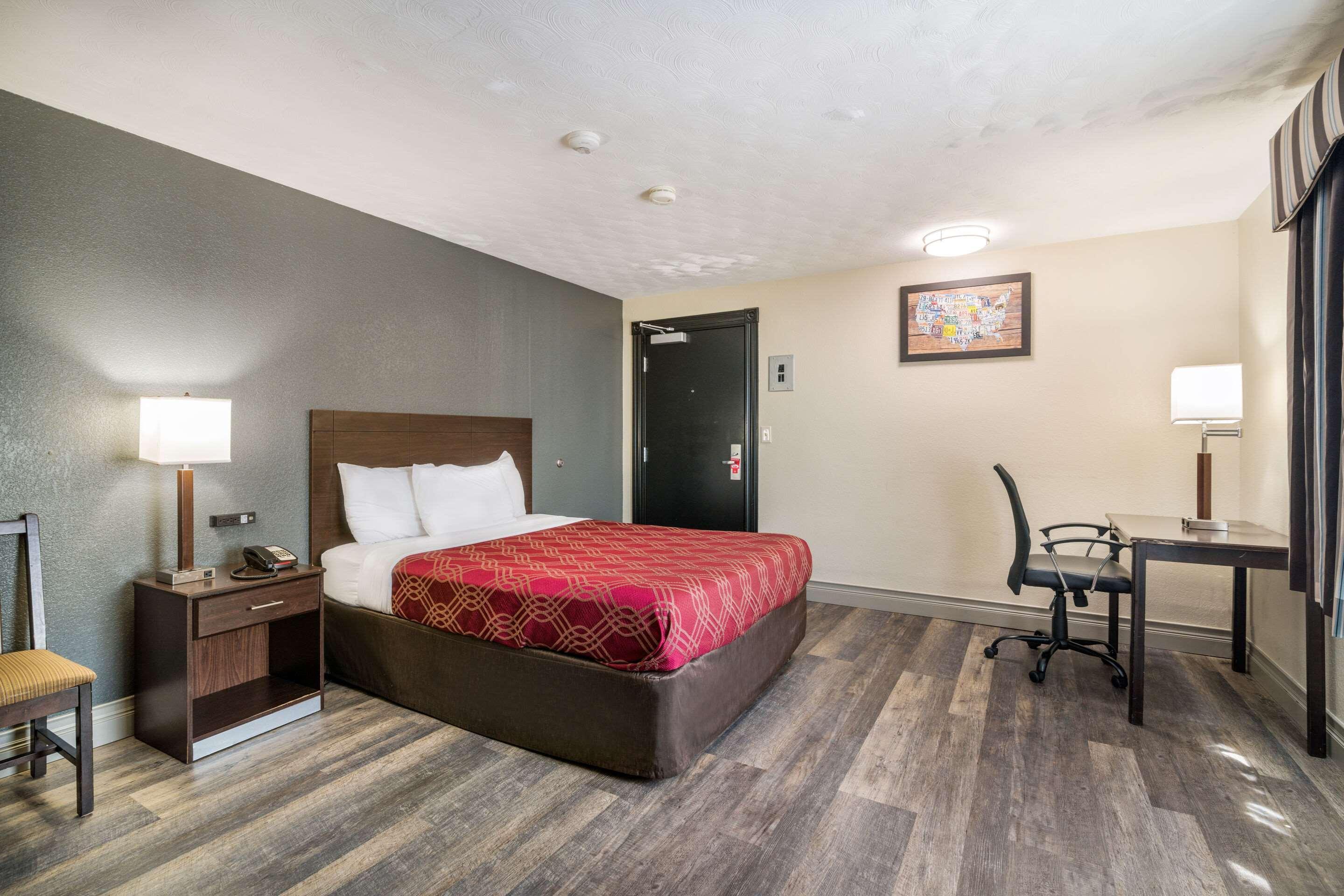 Econo Lodge Boston-Malden Zewnętrze zdjęcie